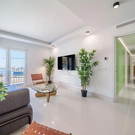 Near Stunning Views & Comfort مالقة