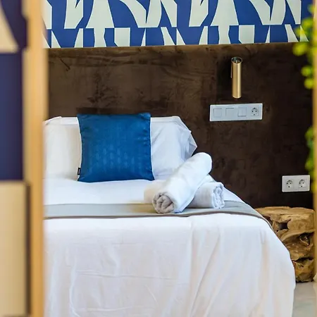 Near Stunning Views & Comfort *