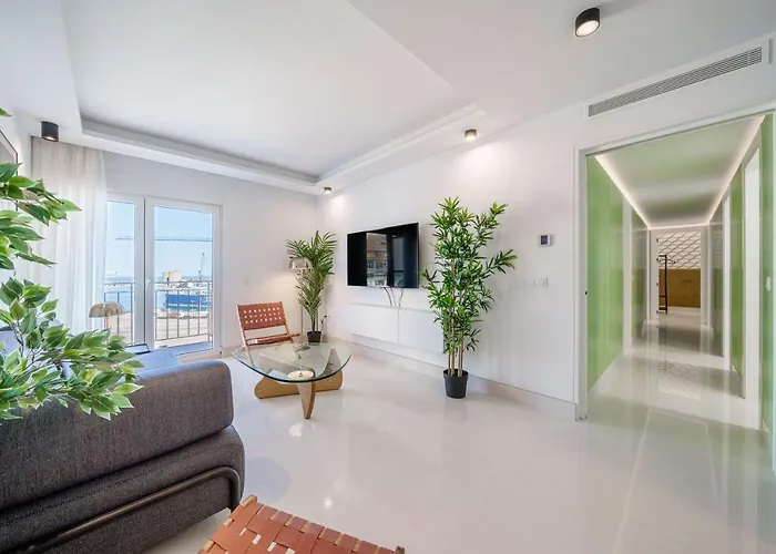 Near Stunning Views & Comfort Malaga
